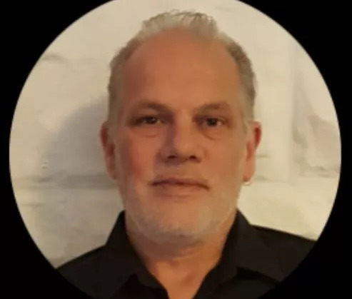 DA_ProfilePic_JPG (1)